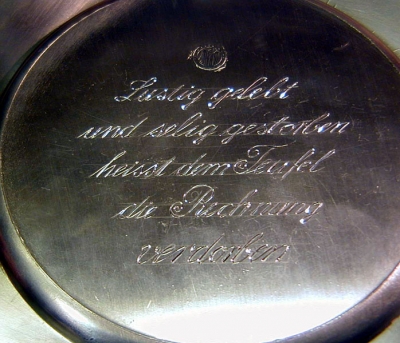 Zinnteller-Schriftzug