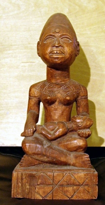 Kleinplastik afrikanische Figur nach Vorlage geschnitzt Lindenholz bemalt